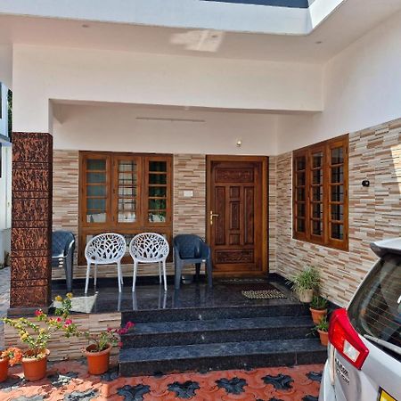 טקאדי Ashvis Cottage מראה חיצוני תמונה